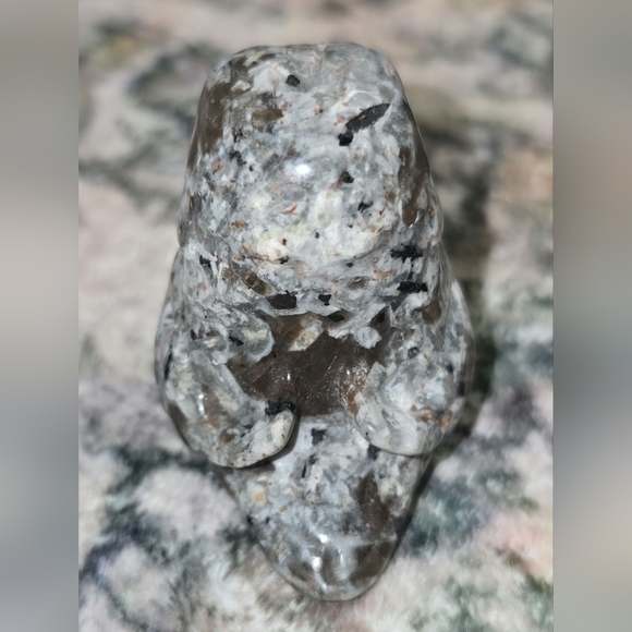 🦜 Natural Yooperlite Stone Tucan Carving - Picture 4 of 8